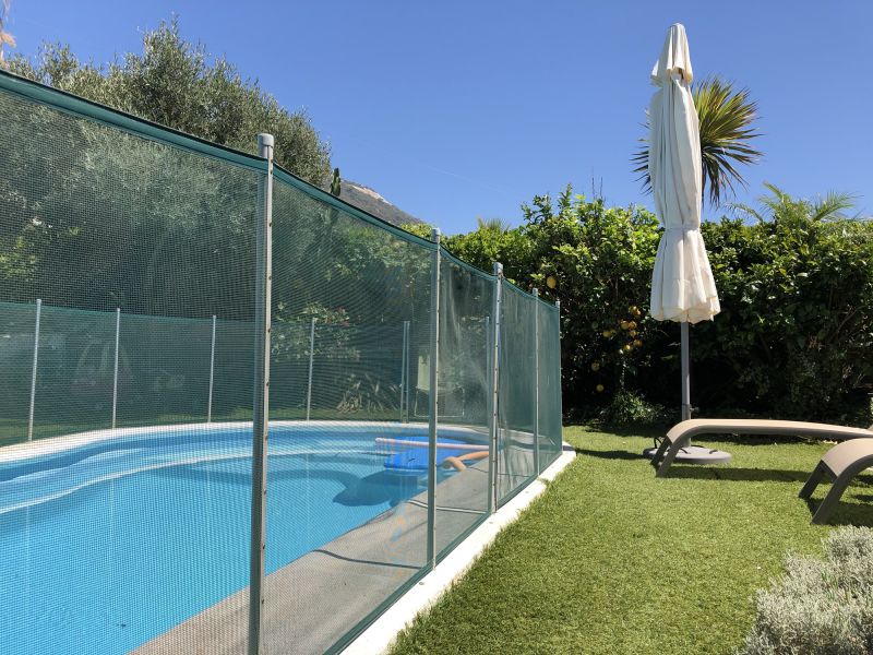 Poolside Mesh Barrier